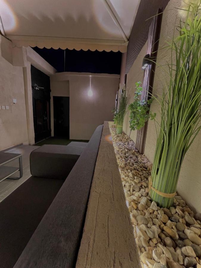 استديو مع جلسة خارجية بدخول ذكي Villa Riyadh Luaran gambar