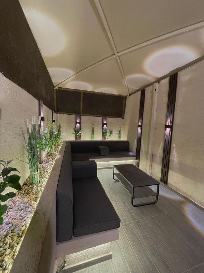 استديو مع جلسة خارجية بدخول ذكي Villa Riyadh Luaran gambar